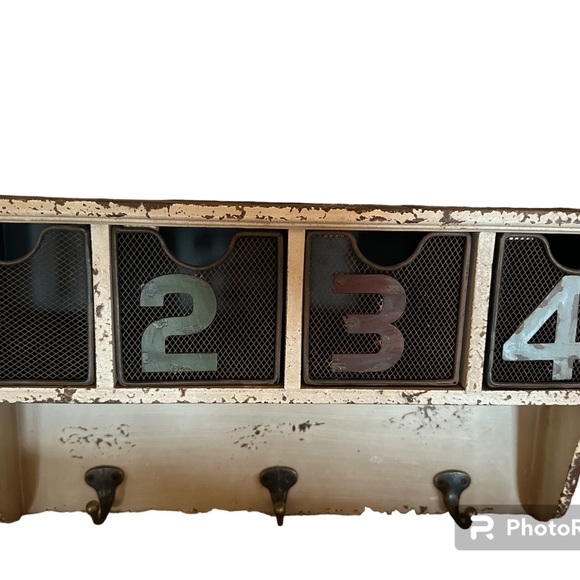 Rustic decor shelf with 4 metal removable baskets with 1-2-3-4 on baskets NWT - Picture 8 of 15